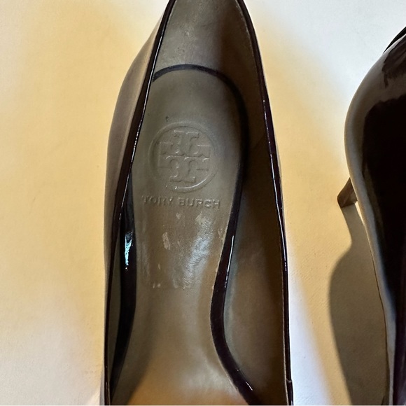 Authentic Tory Burch Burgundy Maroon Patent Pumps Gold Accents Women's Size 8 - Picture 5 of 10